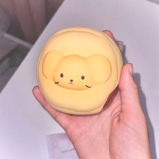 🐭ྀིྀི୭ ˚. ᵎᵎ Mr.Mouse Pastry Squishy(has minor flaws)